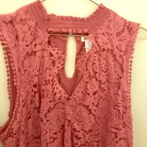Lace sleeveless blouse